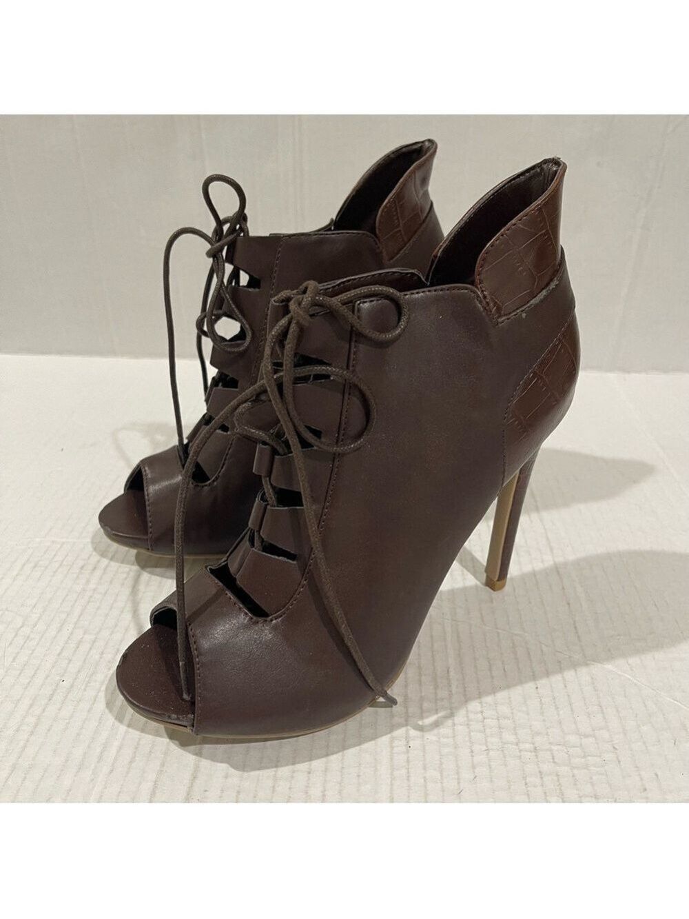 Women’s Wild Diva Brown Faux Leather Open Toe Booties Size 8.5 US!